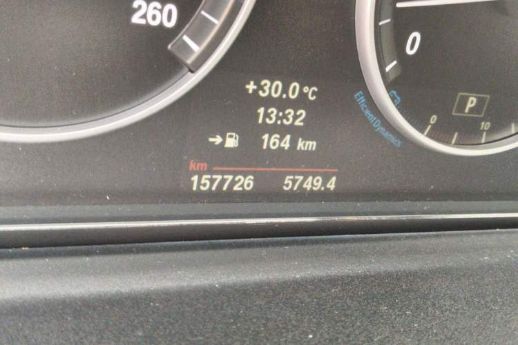Used BMW 5 Series 2011 520Li Elegant Model Odometer Close Up