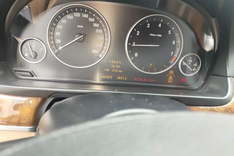 Used BMW 5 Series 2011 528Li Leading Model Odometer Close Up
