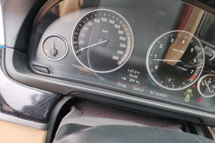 Used BMW 5 Series 2011 523Li Luxury Model Odometer Close Up