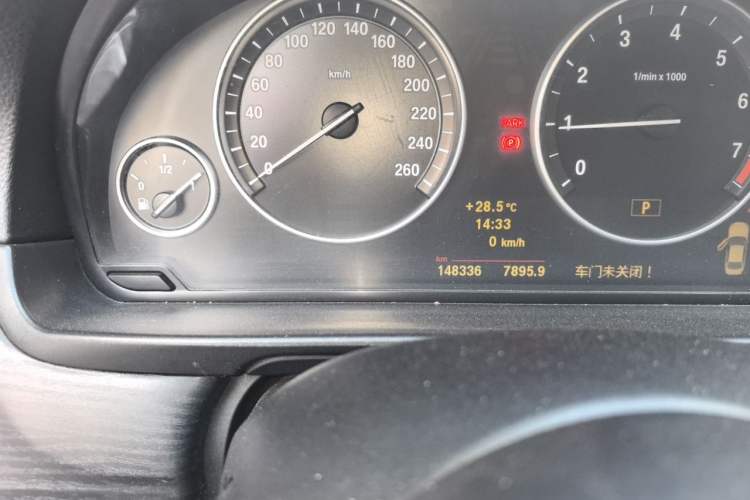 Used BMW 5 Series 2011 523Li Leading Model Odometer Close Up