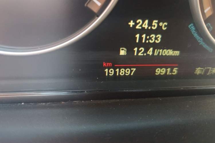 Used BMW 5 Series 2011 528Li Leading Model Odometer Close Up