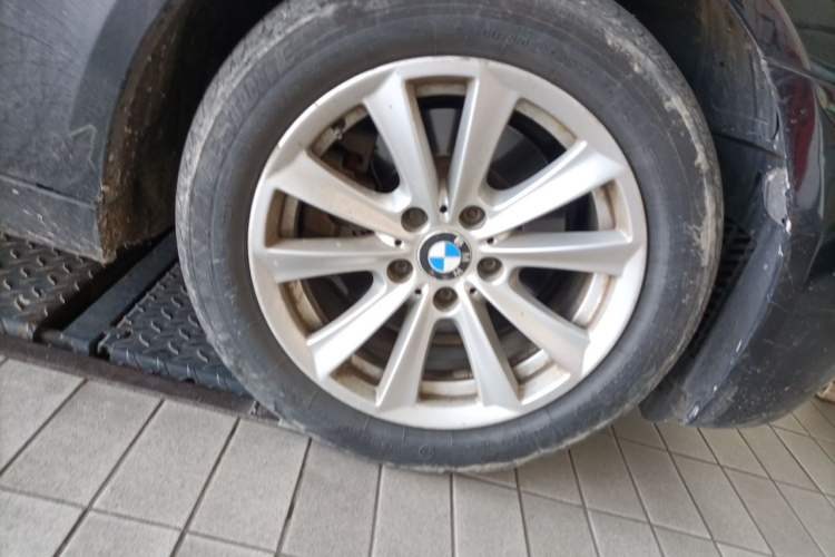 Used BMW 5 Series 2011 520Li Elegant Model Right Front Wheel Hub
