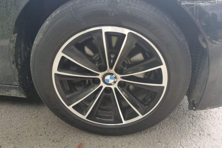 Used BMW 5 Series 2011 520Li Elegant Model Right Front Wheel Hub