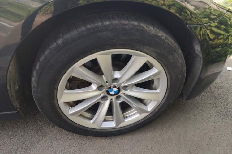 Used BMW 5 Series 2011 523Li Luxury Model Right Front Wheel Hub