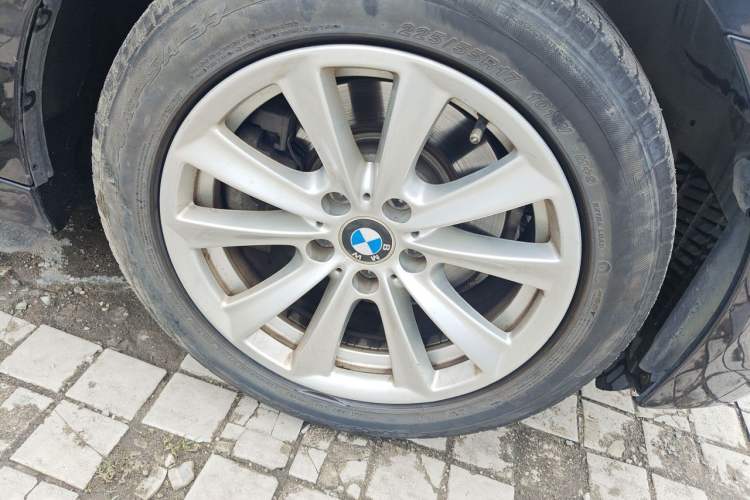 Used BMW 5 Series 2011 520Li Elegant Model Right Front Wheel Hub