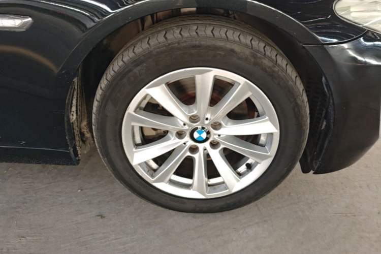 Used BMW 5 Series 2011 520Li Elegant Model Right Front Wheel Hub