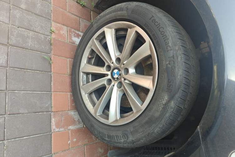 Used BMW 5 Series 2011 523Li Luxury Model Right Front Wheel Hub