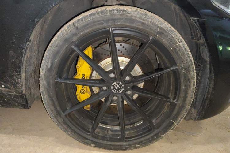 Used BMW 5 Series 2011 528Li Leading Model Right Front Wheel Hub