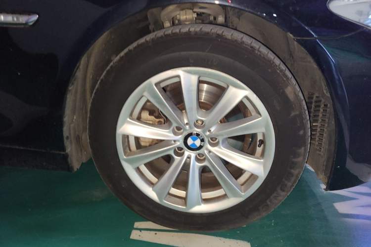 Used BMW 5 Series 2011 523Li Luxury Model Right Front Wheel Hub