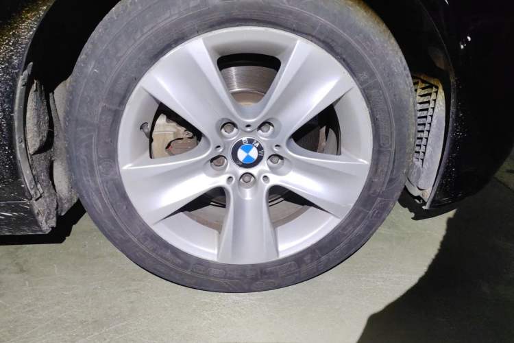 Used BMW 5 Series 2011 528Li Luxury Model Right Front Wheel Hub