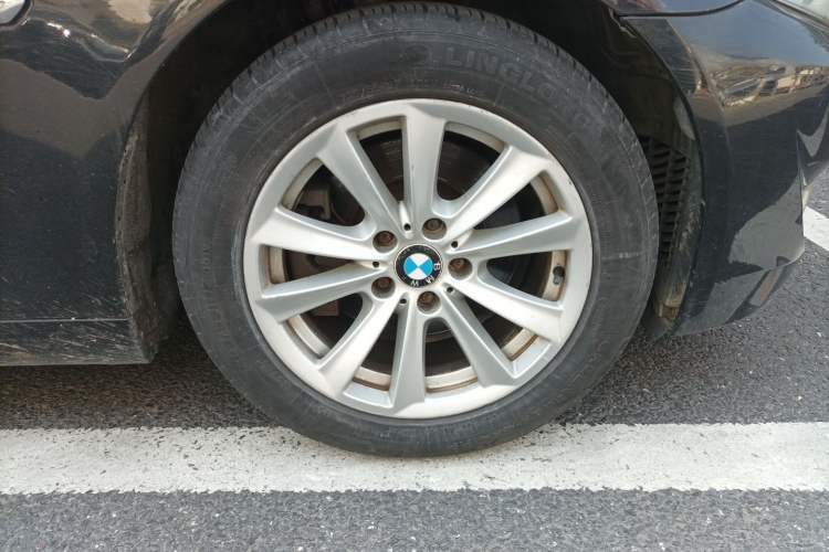 Used BMW 5 Series 2011 520Li Elegant Model Right Front Wheel Hub