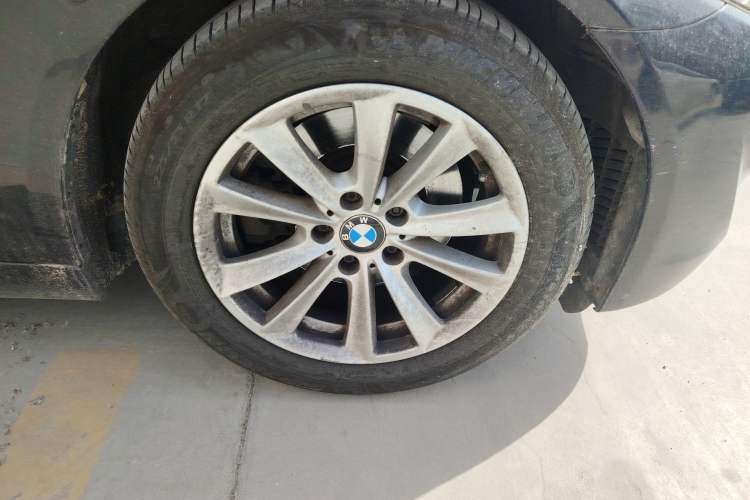 Used BMW 5 Series 2011 523Li Luxury Model Right Front Wheel Hub