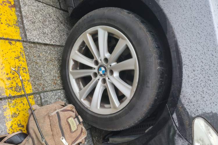 Used BMW 5 Series 2011 523Li Leading Model Right Front Wheel Hub