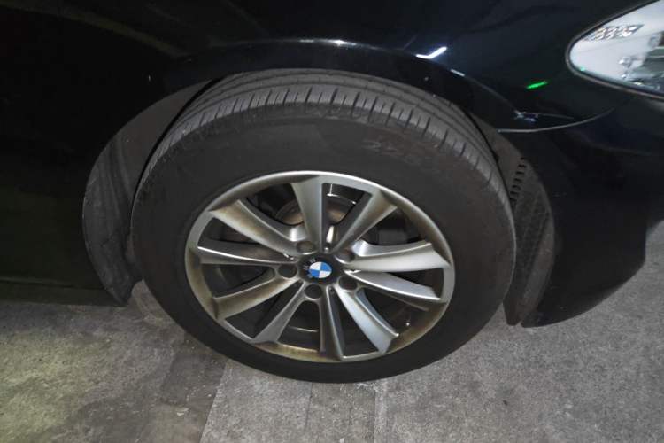 Used BMW 5 Series 2011 523i Leading Model Right Front Wheel Hub