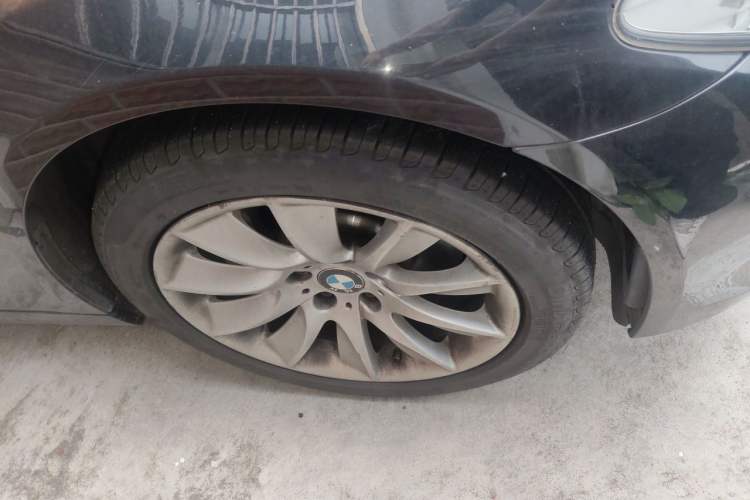 Used BMW 5 Series 2011 535i Luxury Sport Edition Right Front Wheel Hub