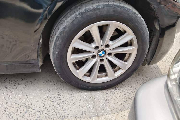 Used BMW 5 Series 2011 520Li Elegant Model Right Front Wheel Hub