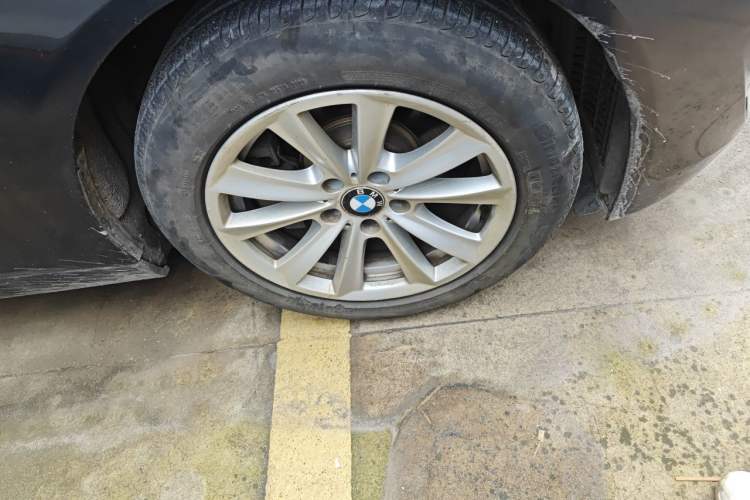 Used BMW 5 Series 2011 523Li Luxury Model Right Front Wheel Hub