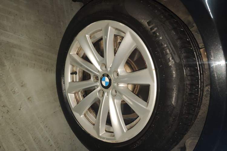 Used BMW 5 Series 2011 523Li Luxury Model Right Front Wheel Hub