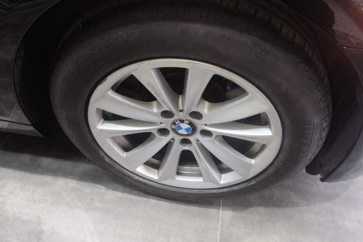 Used BMW 5 Series 2011 523Li Leading Model Right Front Wheel Hub