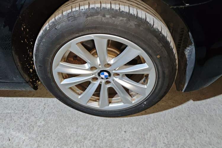 Used BMW 5 Series 2011 520Li Elegant Model Right Front Wheel Hub