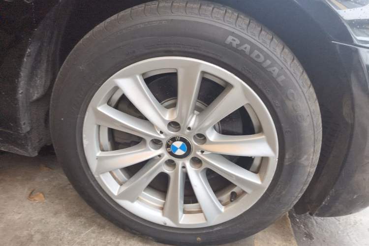 Used BMW 5 Series 2011 520Li Elegant Model Right Front Wheel Hub