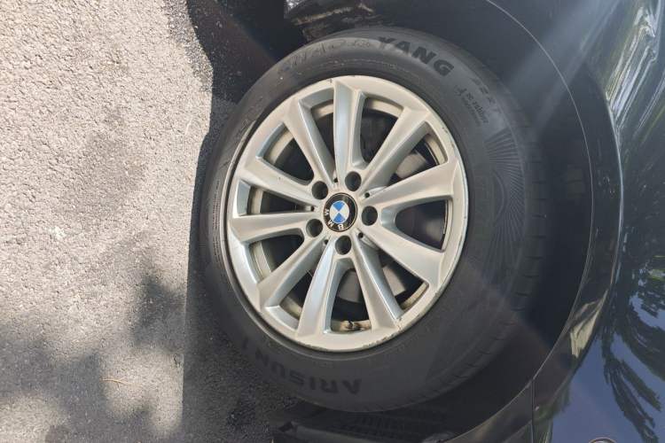 Used BMW 5 Series 2011 523Li Luxury Model Right Front Wheel Hub