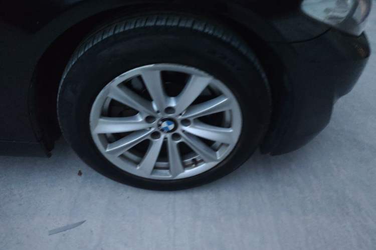 Used BMW 5 Series 2011 523Li Luxury Model Right Front Wheel Hub