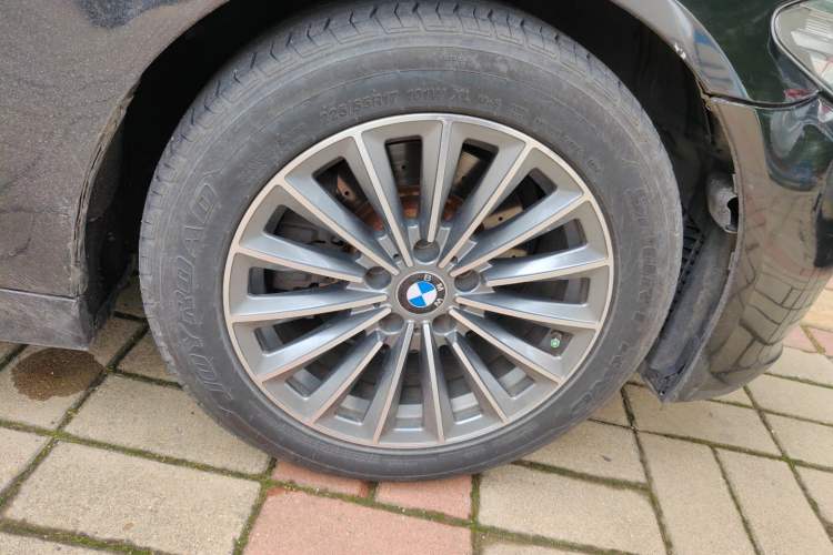 Used BMW 5 Series 2011 523Li Luxury Model Right Front Wheel Hub