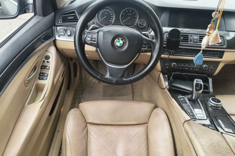 Used BMW 5 Series 2011 535i xDrive Luxury Edition Steering Wheel