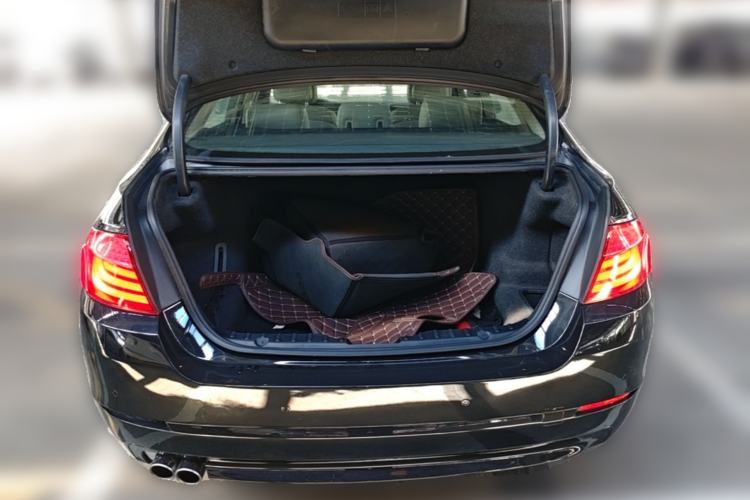 Used BMW 5 Series 2011 520Li Elegant Model Trunk