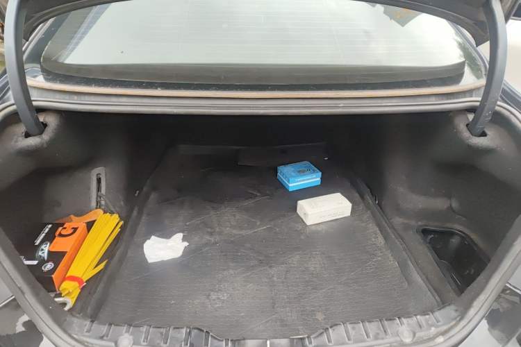 Used BMW 5 Series 2011 528Li Leading Model Trunk