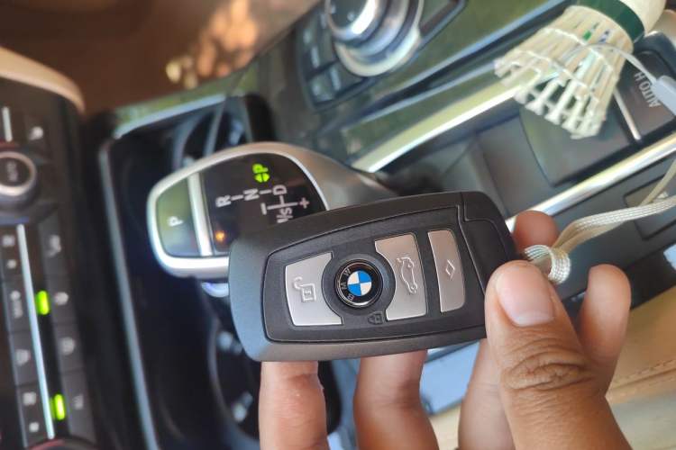 Used BMW 5 Series 2011 535i Luxury Sport Edition Vehicle Key
