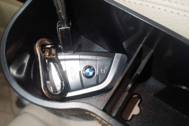 Used BMW 5 Series 2011 523Li Leading Model Vehicle Key