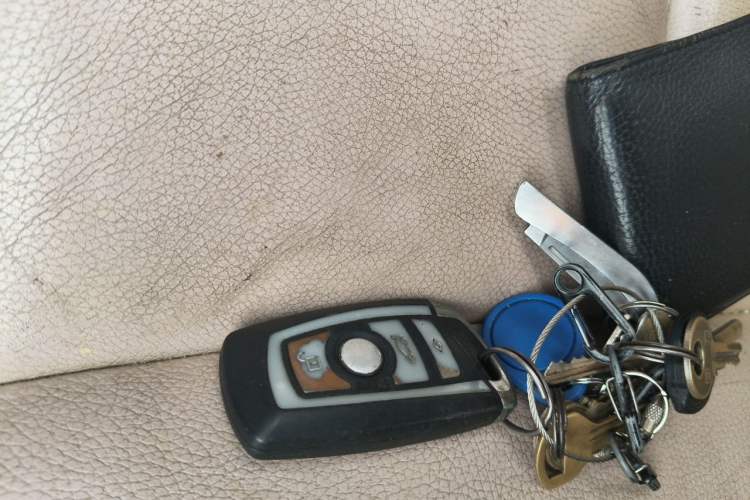 Used BMW 5 Series 2011 535i xDrive Luxury Edition Vehicle Key