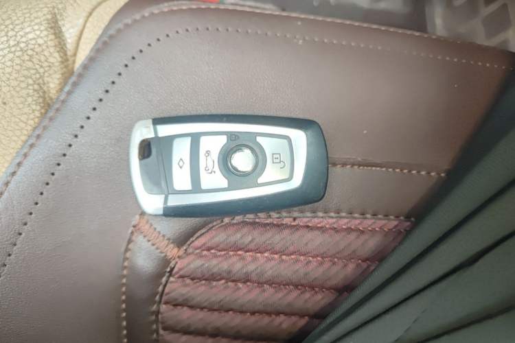 Used BMW 5 Series 2011 528Li Leading Model Vehicle Key