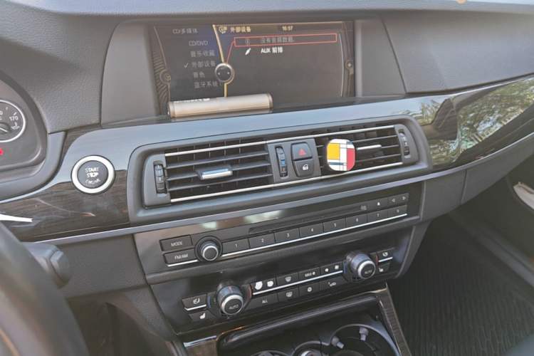 Used BMW 5 Series 2011 535i Luxury Sport Edition Audio And AC Panel