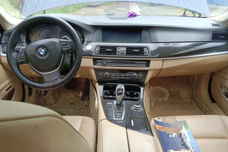 Used BMW 5 Series 2011 535Li Leading Model Center Console