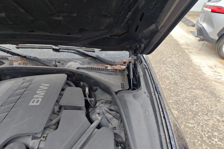 Used BMW 5 Series 2011 523Li Leading Model Engine Bay Left