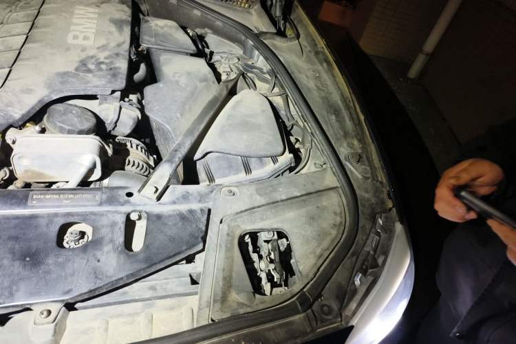 Used BMW 5 Series 2011 520Li Elegant Model Engine Bay Left