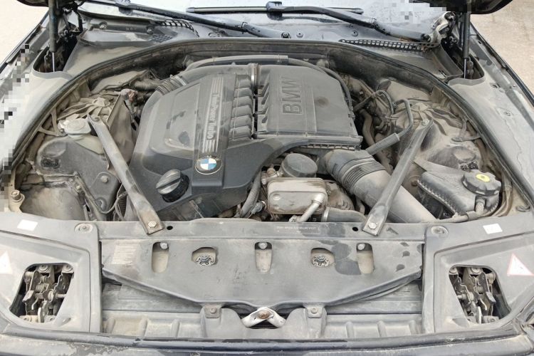 Used BMW 5 Series 2011 535Li Leading Model Engine Bay