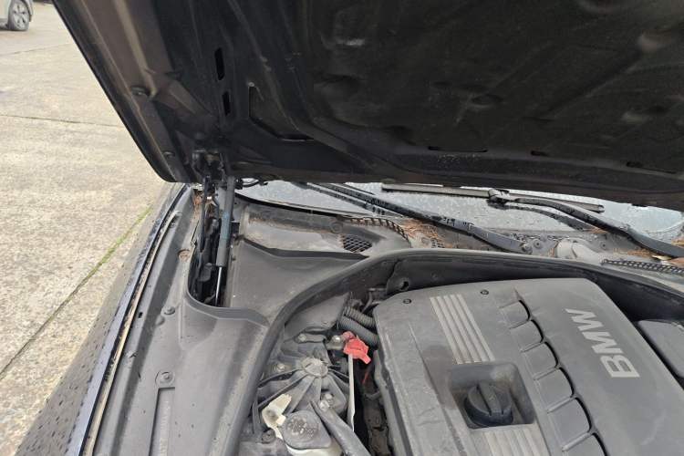 Used BMW 5 Series 2011 523Li Leading Model Engine Bay Right