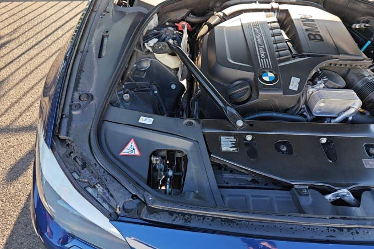 Used BMW 5 Series 2011 535i Luxury Sport Edition Engine Bay Right