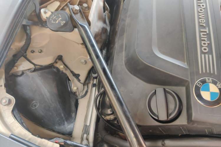 Used BMW 5 Series 2011 535i Sport Edition Engine Bay Right