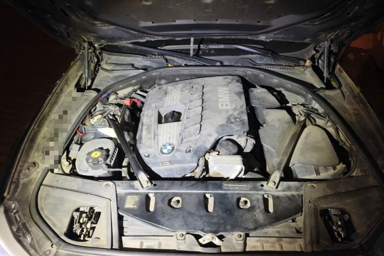 Used BMW 5 Series 2011 520Li Elegant Model Engine Bay