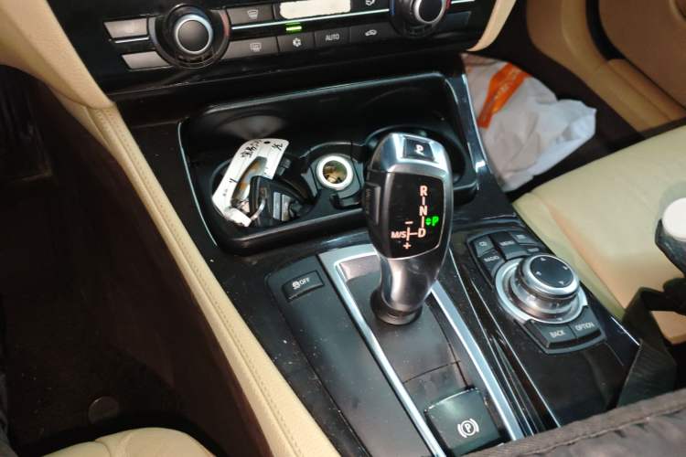 Used BMW 5 Series 2011 523Li Luxury Model Gear Lever