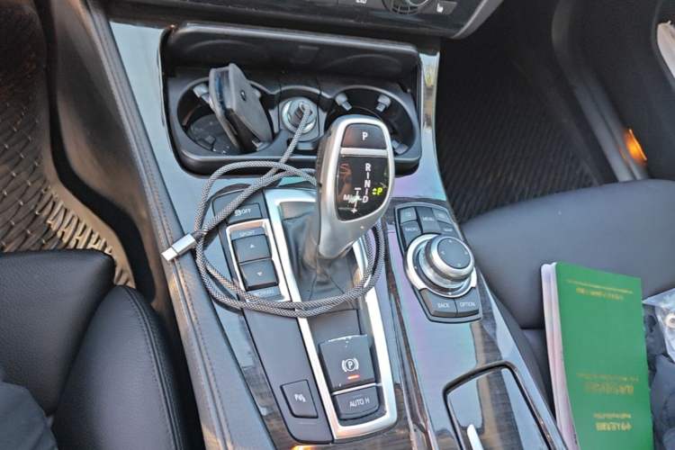 Used BMW 5 Series 2011 535i Luxury Sport Edition Gear Lever