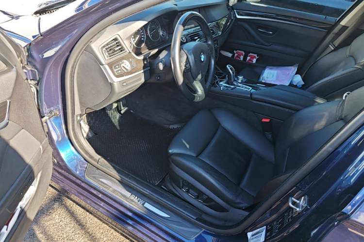 Used BMW 5 Series 2011 535i Luxury Sport Edition Left Front Seat