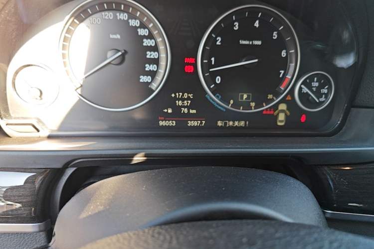 Used BMW 5 Series 2011 535i Luxury Sport Edition Odometer Close Up