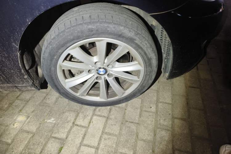 Used BMW 5 Series 2011 520Li Elegant Model Right Front Wheel Hub