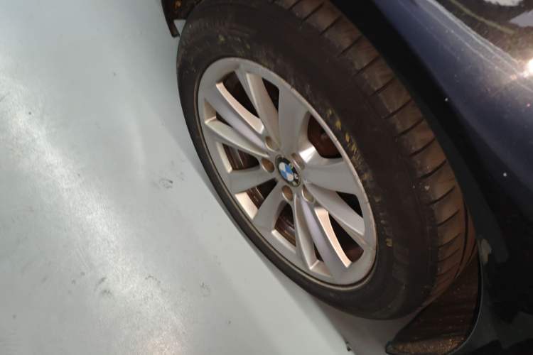 Used BMW 5 Series 2011 523Li Luxury Model Right Rear Wheel Hub